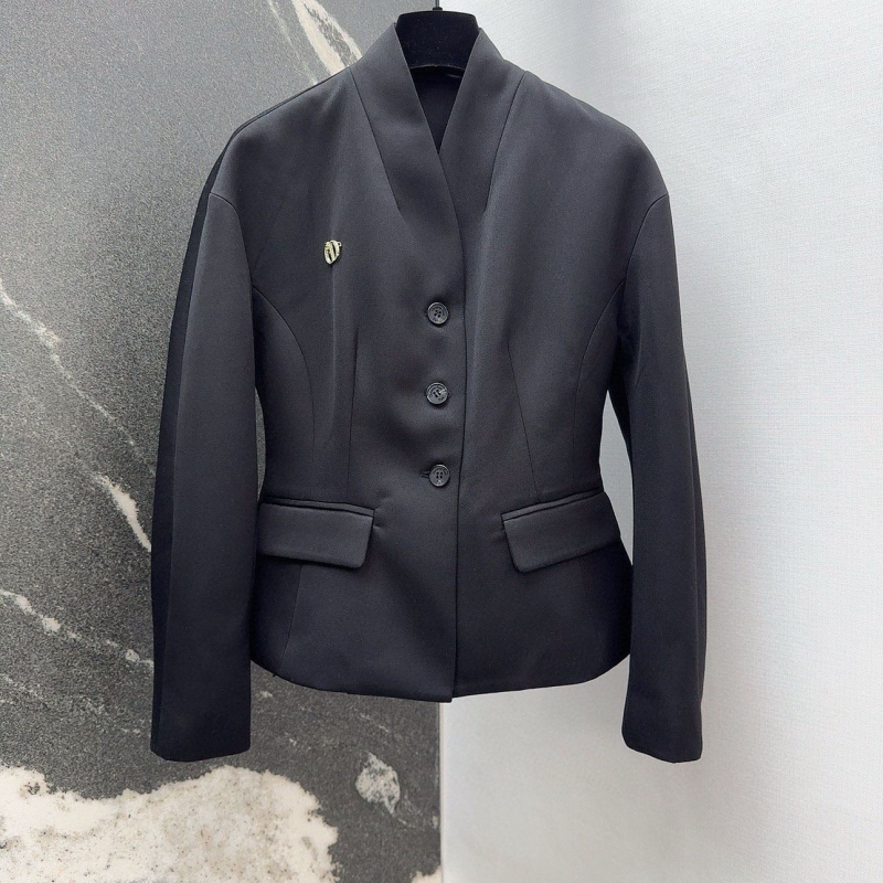 chr1st1an D10r outwear